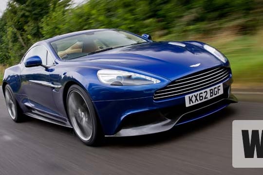 Der Aston Martin Vanquish kommt mit starken 573 PS daher.