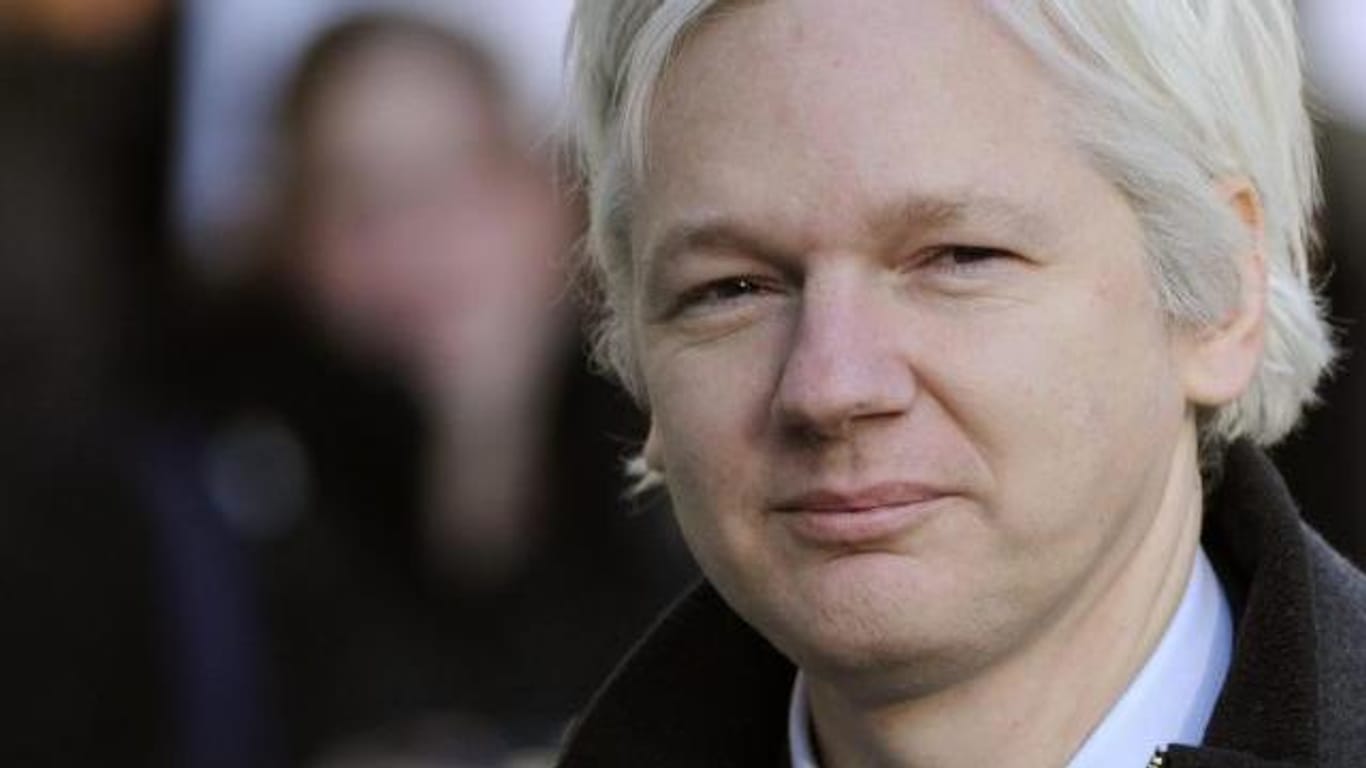 Wikileaks-Gründer Julian Assange forderte in einem Brief an den Schauspieler Cumberbatch, dass dieser sich von dem Film "The Fifth Estate" distanzieren solle.