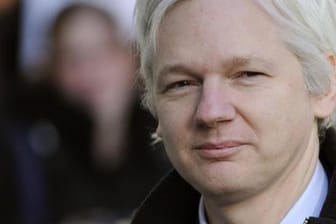 Wikileaks-Gründer Julian Assange forderte in einem Brief an den Schauspieler Cumberbatch, dass dieser sich von dem Film "The Fifth Estate" distanzieren solle.