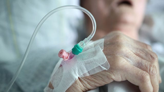 Sterben: Ihre letzten Stunden verbringen viele Sterbende im Krankenhaus nicht würdevoll.