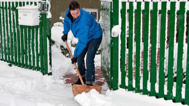 Schnee räumen: In den meisten Gemeinden muss bis morgens sieben Uhr geräumt und gestreut sein.