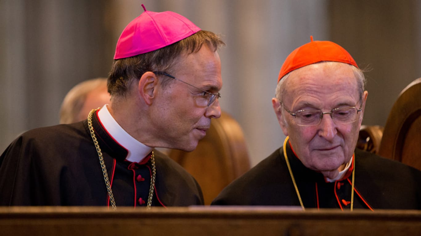 Der Limburger Bischof Tebartz-van Elst im Gespräch mit Kardinal Meisner