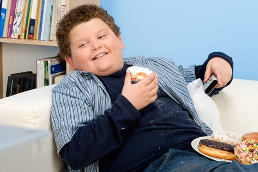 Die Zahl der stark übergewichtigen Kinder nimmt zu. Mediziner sehen nur noch den Ausweg Magen-OP.
