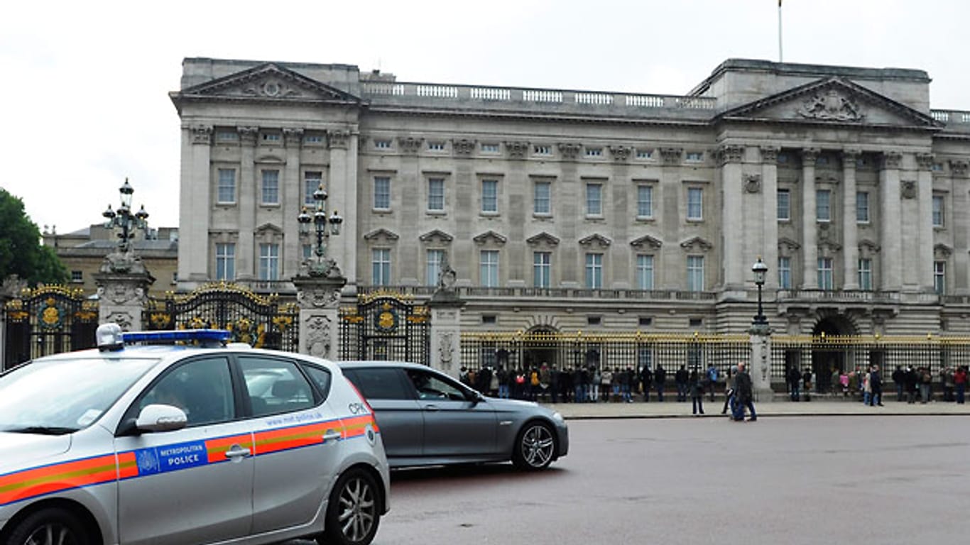 Am Buckingham-Palast wurde ein mit einem Messer bewaffneter Mann festgenommen.