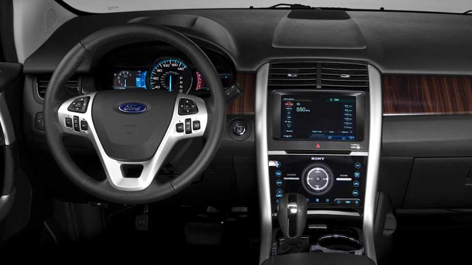 Das Cockpit des Ford Edge ist weniger extravagant als in europäischen Ford-Modellen.