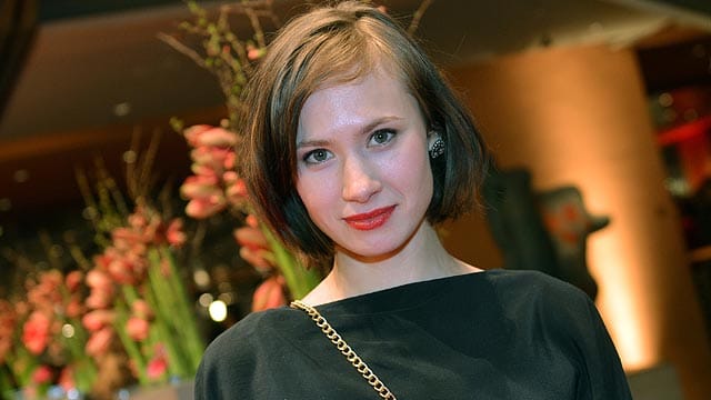 Alina Levshin verbirgt als "Alaska Johansson" ein dunkles Geheimnis.