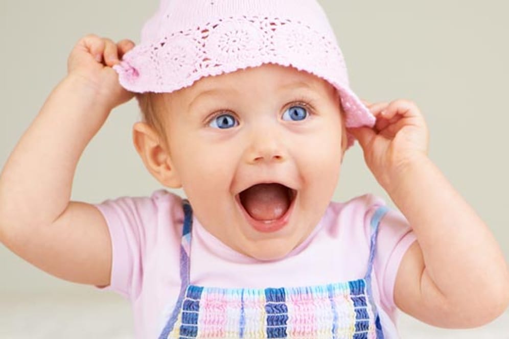 Bei der Reinigung von Babykleidung sollten Sie auf Weichspüler verzichten