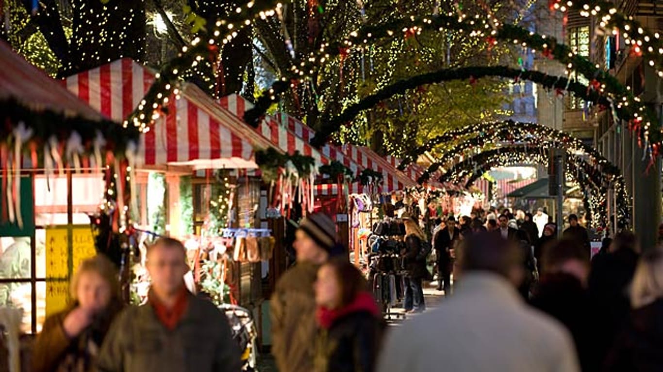 Weihnachtsmarkt in Berlin-Potsdamer Platz: Hier können Sie sich im Herzen Berlins auf das Fest einstimmen.