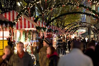 Weihnachtsmarkt in Berlin-Potsdamer Platz: Hier können Sie sich im Herzen Berlins auf das Fest einstimmen.