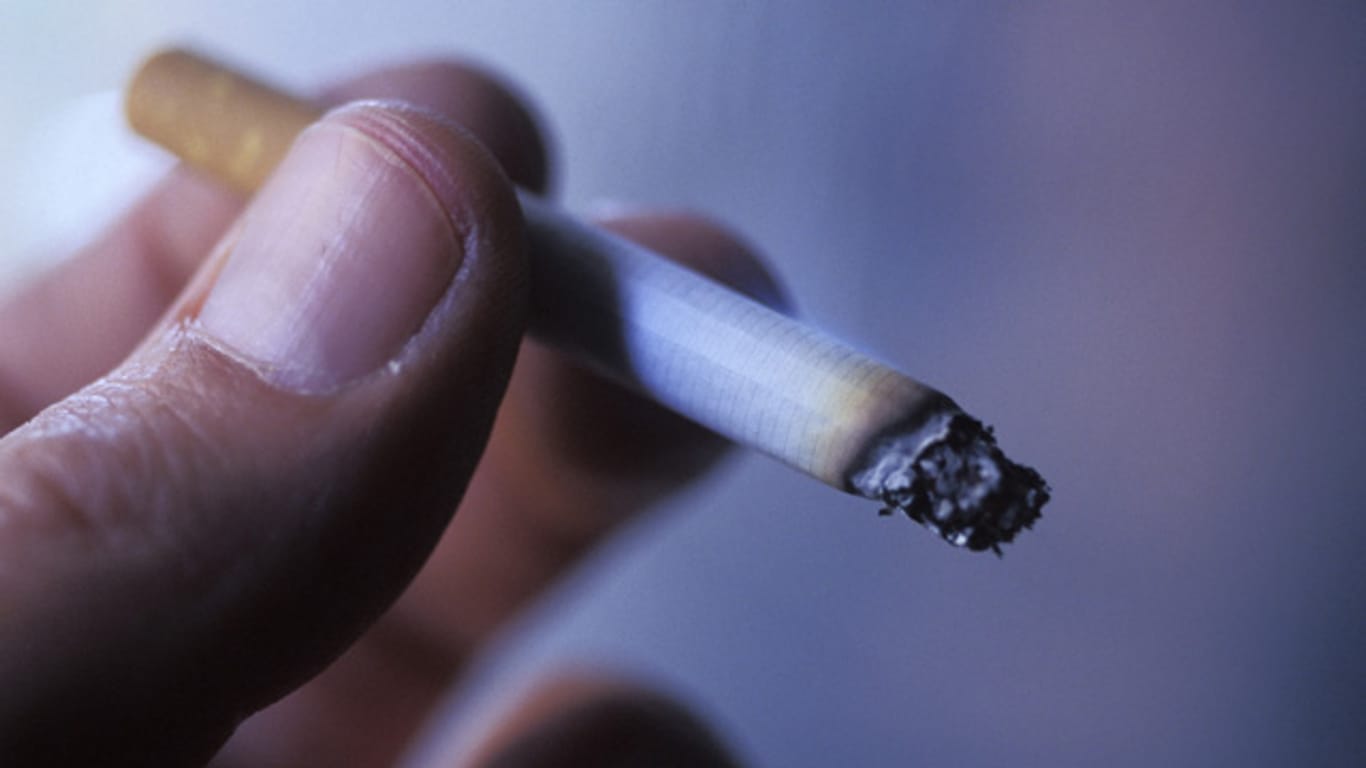 Die falsche Entsorgung von Zigarettenkippen kann teuer werden