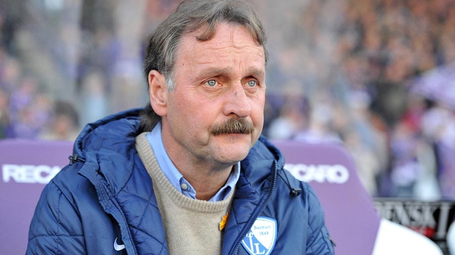 Peter Neururer befindet sich mit dem VfL Bochum auf Talfahrt.