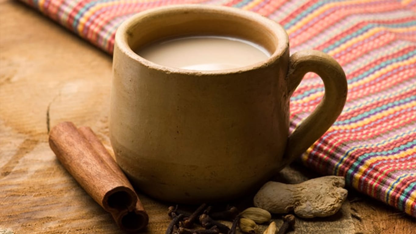 Chai-Tee besteht aus vielen Gewürzen und schwarzen Tee