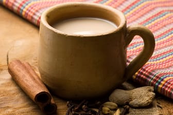 Chai-Tee besteht aus vielen Gewürzen und schwarzen Tee