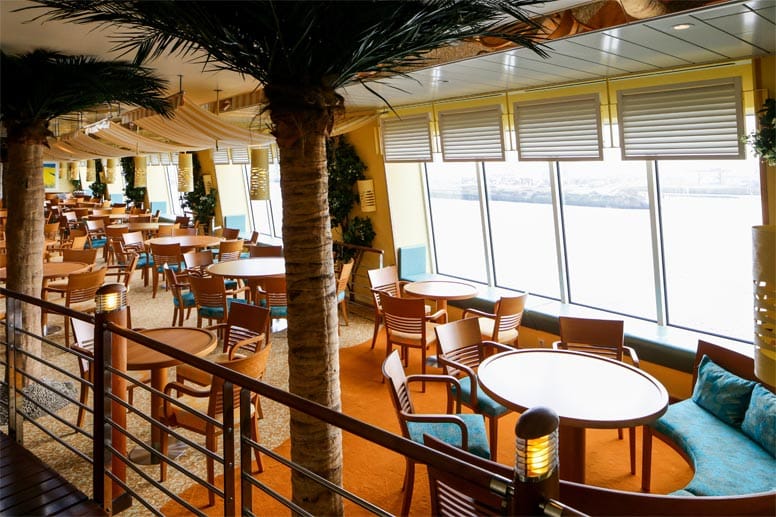 Das Restaurant Calypso wurde nach Angaben der Reederei komplett modernisiert. Karibische Farben herrschen nun vor, zudem hat es mehr Sitzplätze.