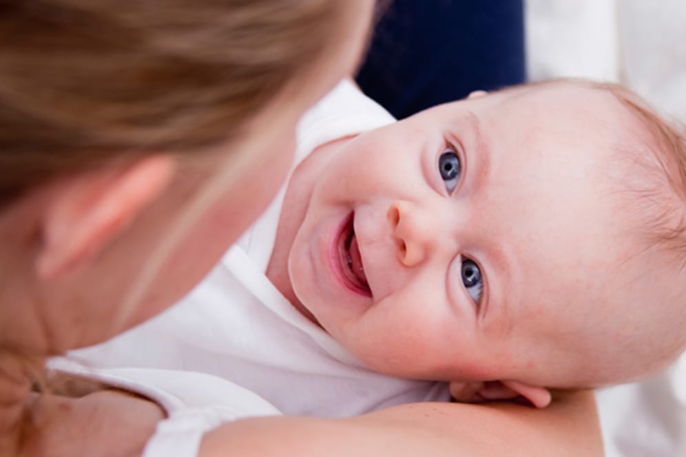 Babys lernen besonders effizient und schnell, wenn sie eine gewisse Nestwärme verspüren