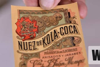 Die Likörfabrik Destílerías Ayelo soll die erste Cola erfunden haben.