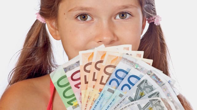 Den richtigen Umgang mit Geld müssen Kinder erst lernen.