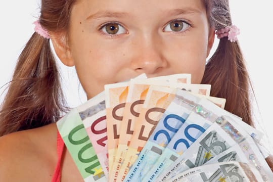 Den richtigen Umgang mit Geld müssen Kinder erst lernen.