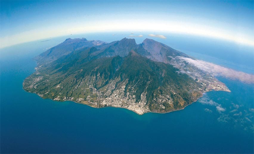 Vielen ist die paradiesische Vulkaninsel im Indischen Ozean unbekannt. Dabei gehört La Réunion zu Frankreich und ist somit der südlichste Punkt Europas.
