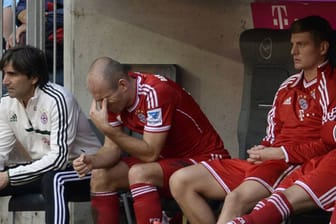 Arjen Robben und Toni Kroos (re.) müssen den gegen Hertha den hohen Belastungen Tribut zollen.