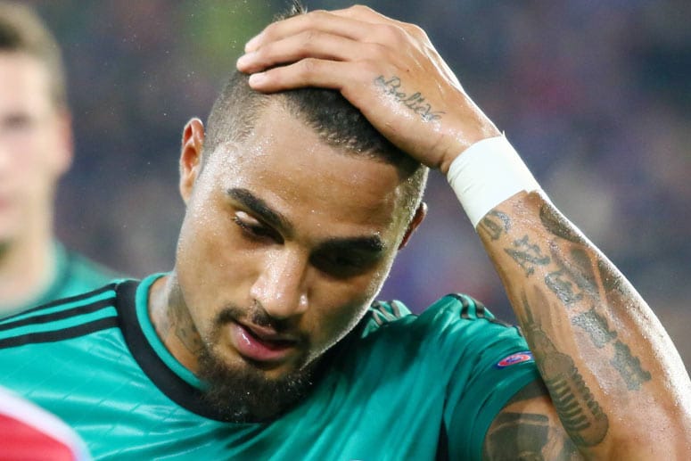Schalkes Superstar Kevin-Prince Boateng hat immer wieder mit Schmerzen am Knie zu kämpfen.