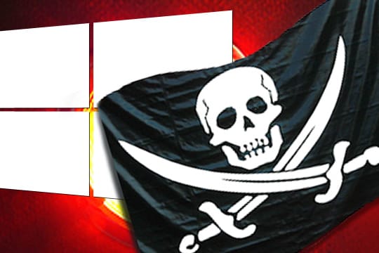 Windows 8.1-Logo und schwarze Piratenflagge mit gekreuzten Säbeln und Totenkopf