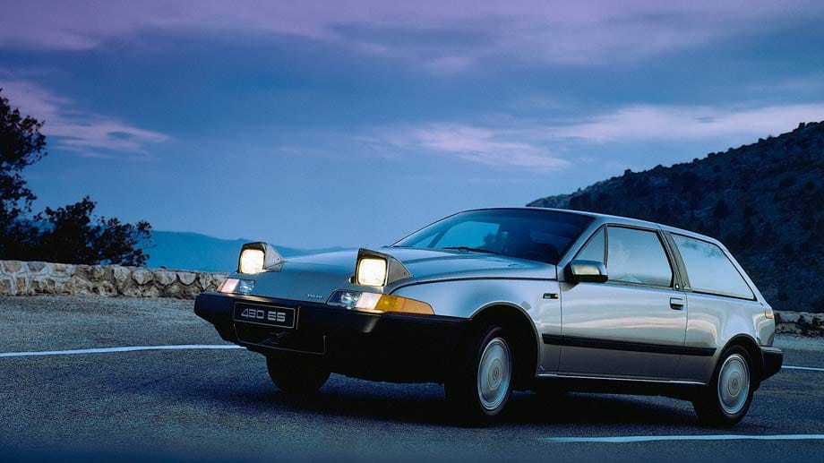 Klappscheinwerfer fanden aber nicht nur an Sportwagen Verwendung, wie man am Volvo 480 ES von 1980 sehen kann.