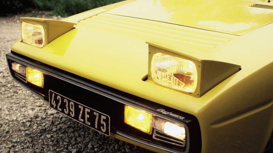 Eine ausgestorbene Automarke mit ausgestorbenem Lichtdesign: Klappscheinwerfer eines Matra Bagheera.