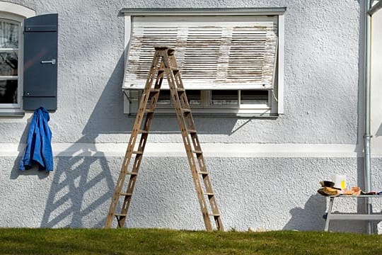 Wer das Haus neu streichen lassen muss, kann dadurch Steuern sparen