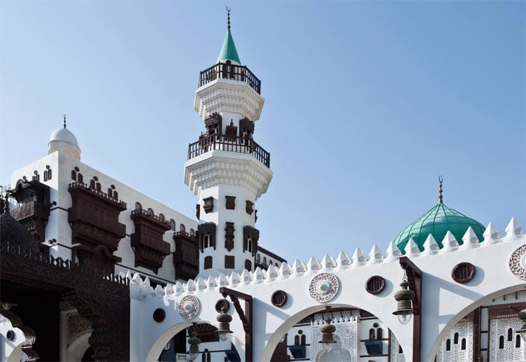 Die Abdul Raouf Khalif Moschee mit dem Saudi Arabia in Jeddah.
