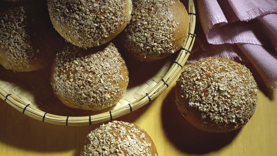 Brötchen: Eine dunkle Farbe weist oft nicht auf ein echtes Vollkornbrötchen hin.