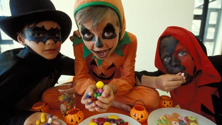 Halloween ist ein harmloser Spaß, so lange Kinder nur Süßigkeiten sammeln. Aber viele Streiche gehen zu weit. So sind Aufsichtsplicht und Haftungsrecht geregelt.