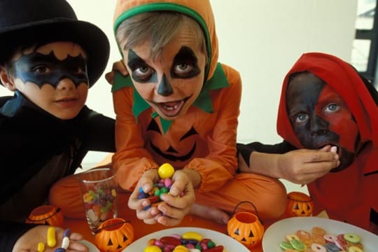 Halloween ist ein harmloser Spaß, so lange Kinder nur Süßigkeiten sammeln. Aber viele Streiche gehen zu weit. So sind Aufsichtsplicht und Haftungsrecht geregelt.