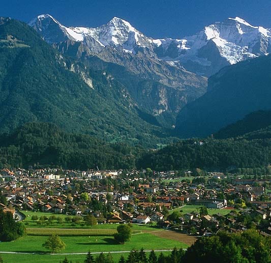 Neben Arosa ist aus der Schweiz bis jetzt nur noch Interlaken Mitglied bei den "Alpine Pearls". Mit dem Beitritt Disentis/Mustér im Januar wird die Zahl der Schweizer Gemeinden erhöht.