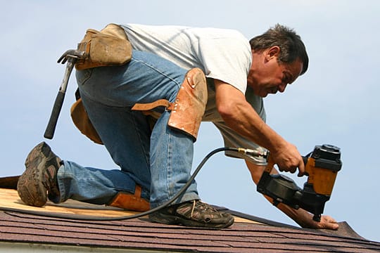 Erst mit 69 Jahren in Rente? Für anstrengende Berufe wie Dachdecker ist das kaum vorstellbar