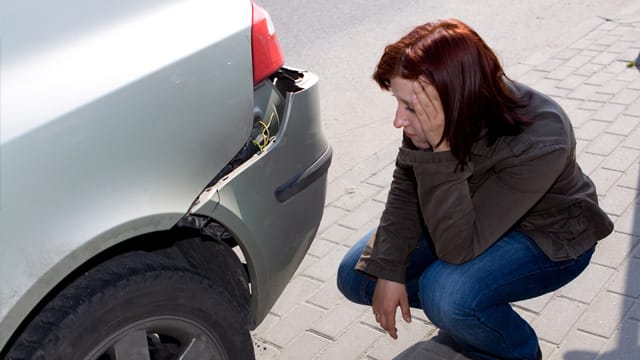 Wer bei der Kfz-Versicherung an der falschen Stelle spart, handelt sich schnell Ärger ein