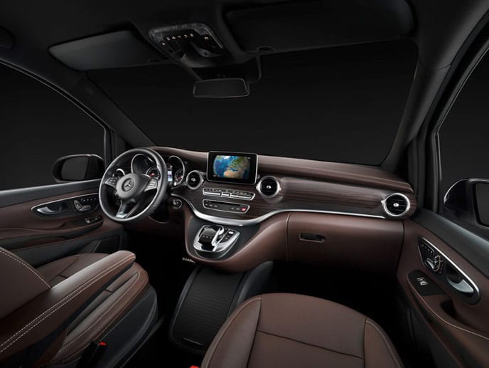 2014 kommt mit der V-Klasse der Nachfolger des Viano auf den Markt. Mercedes zeigt erste Bilder des Innenraums.
