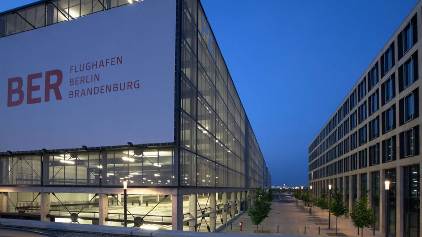Bis zu seiner Eröffnung wird der Berliner Großflughafen wohl fast sechs Milliarden Euro verschlungen haben