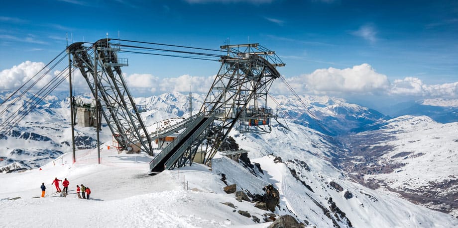 Schneevergnügen in den französischen Alpen: Val Thorens verspricht Urlaub in Europas höchstem Skiort mit Schneegarantie bis in den Mai – und 600 Pistenkilometern Skispaß.