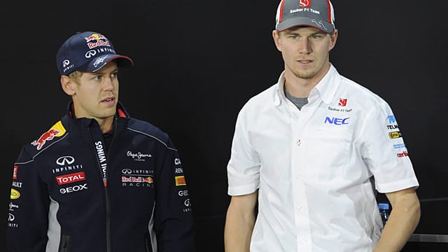 Sebastian Vettel (li.) macht dich für Nico Hülkenberg stark.