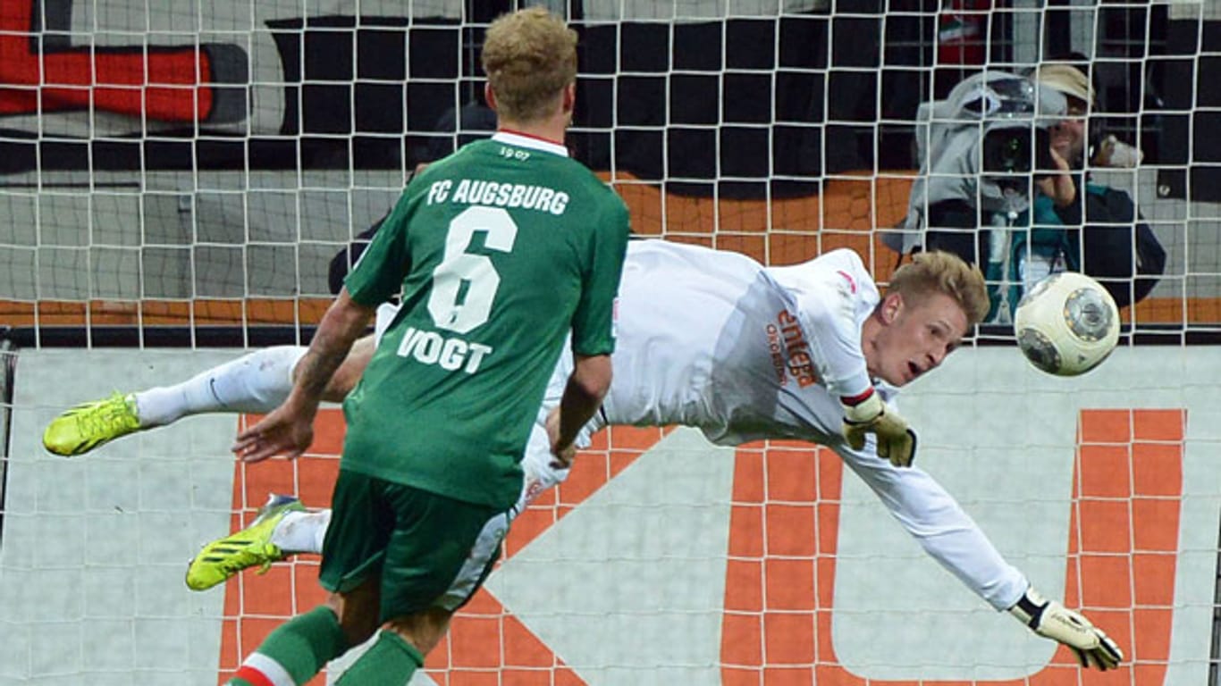Sebastian Polter glänzt gegen den FC Augsburg in ungewohnter Rolle als Torwart.
