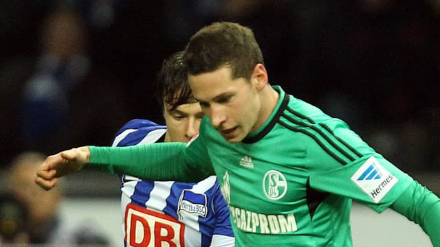 Dank Julian Draxler durften die Schalker am Ende jubeln. Der Mittelfeldspieler traf kurz vor Schlusspfiff zum 2:0. Dank Julian Draxler durften die Schalker am Ende jubeln. Der Mittelfeldspieler traf kurz vor Schlusspfiff zum 2:0.