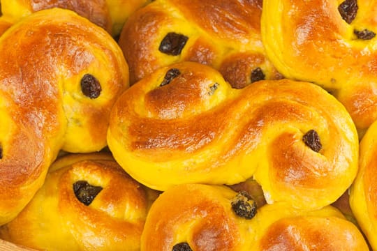 Lussekatter sind ein traditionelles Gebäck zum Luciafest