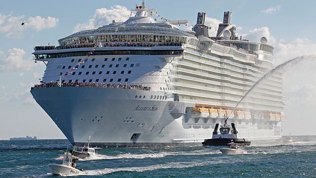 Die "Allure of the Seas" kommt momentan nicht auf Höchstgeschwindigkeit