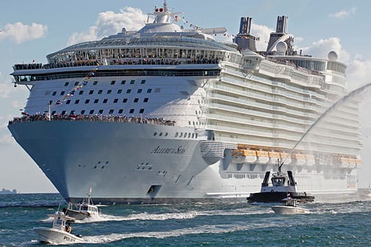 Die "Allure of the Seas" kommt momentan nicht auf Höchstgeschwindigkeit