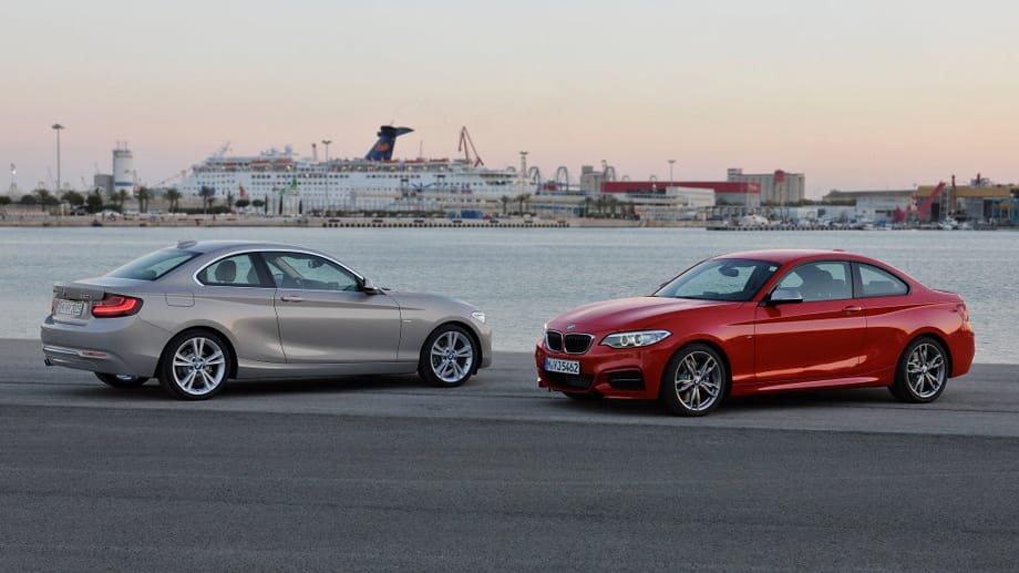 Im Frühjahr 2014 kommt das BMW 2er Coupé auf den Markt. Der Basispreis für das Einstiegsmodell BMW 220i liegt bei 29.950 Euro. Das Topmodell BMW M 235i kostet mindestens 43.750 Euro.
