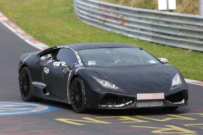 Lamborghini Cabrera: Der Nachfolger des Lamborghini Gallardo könnte Mitte 2014 auf den Markt kommen. Hier dreht ein getarnter Testwagen seine Runden.