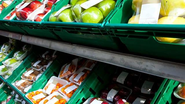 Versuchen Sie auf Lebensmittel, die in Plastik verpackt sind, zu verzichten