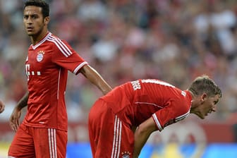 Thiago Alcántara (li.) soll beim FC Bayern Bastian Schweinsteiger vertreten.