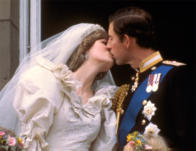 Die Hochzeit war wie ein Märchen: Prinz Charles heiratete Diana Spencer am 29. Juli 1981 vor den Augen des TV-Publikums. Doch die Ehe kriselte und Charles' Affäre mit Camilla Parker Bowles wurde zum Skandal.